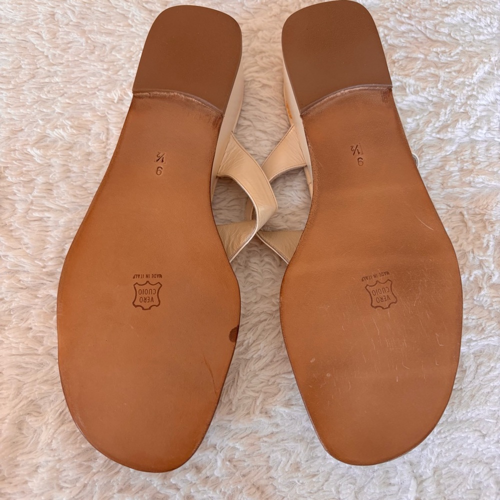 St. John Sport Women's Pearlized Cream Leather Thong Sandals - size 9 1/2 EUC - Picture 5 of 8